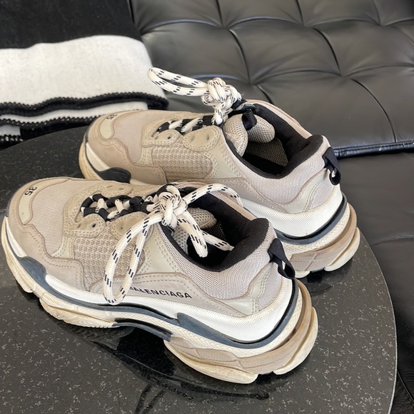 Original Balenciaga triple S sneakers - Picture 3 of 7